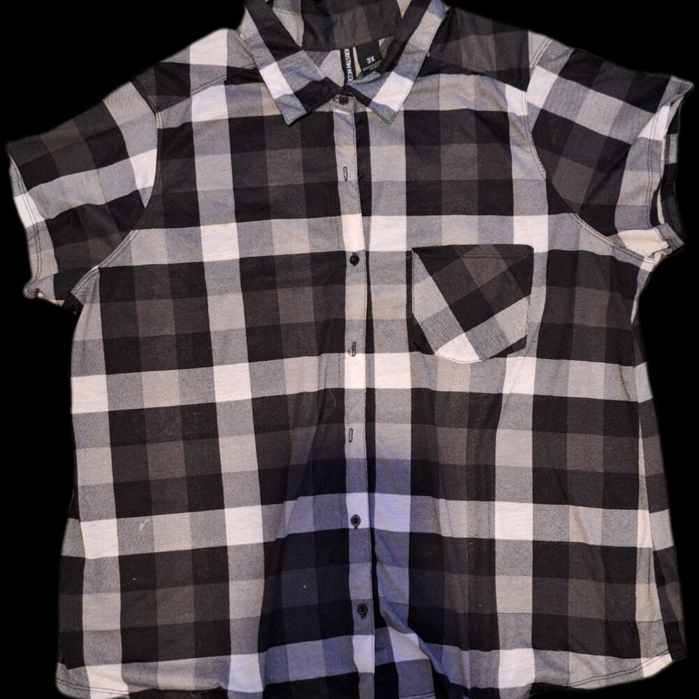 KRISTIN NICOLE 3X BLACK WHITE PLAID TOP BUTTON FRONT SHORT SLEEVE